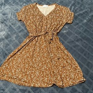 Brown floral fall flowy women’s dress. Size small